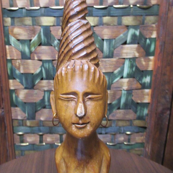 Wooden Statue Meditating Woman - Picture 6 of 9